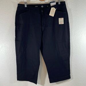 St John's Bay Black Mid-Rise Easy Fit Through Hip & Thigh Capri Pants Sz. 18 NEW